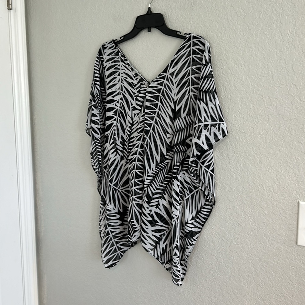 Beautiful Flowy Top - image 4